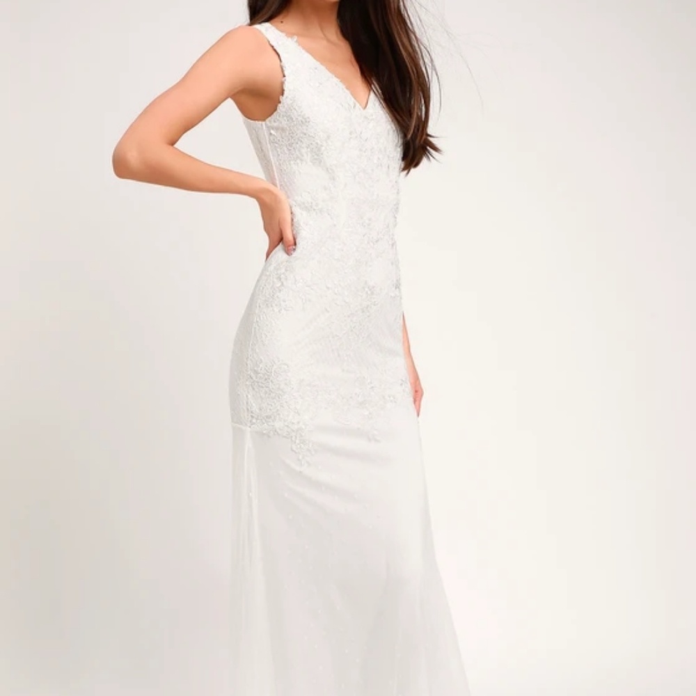 White V-Neck Embroidered Mermaid Wedding Dress